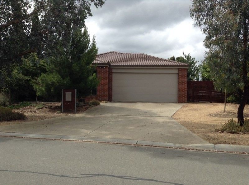 4 bedrooms House in 4 Greybox Way KIALLA VIC, 3631