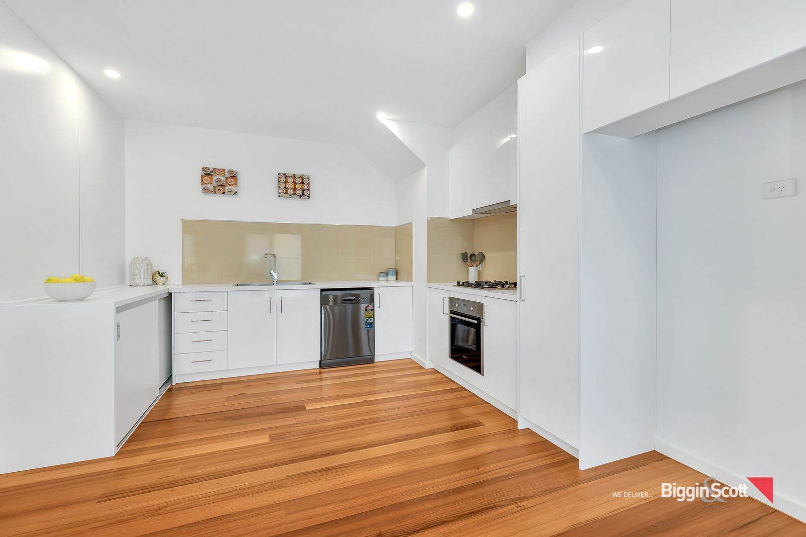 8/6 Bosquet Street, Maidstone VIC 3012, Image 2