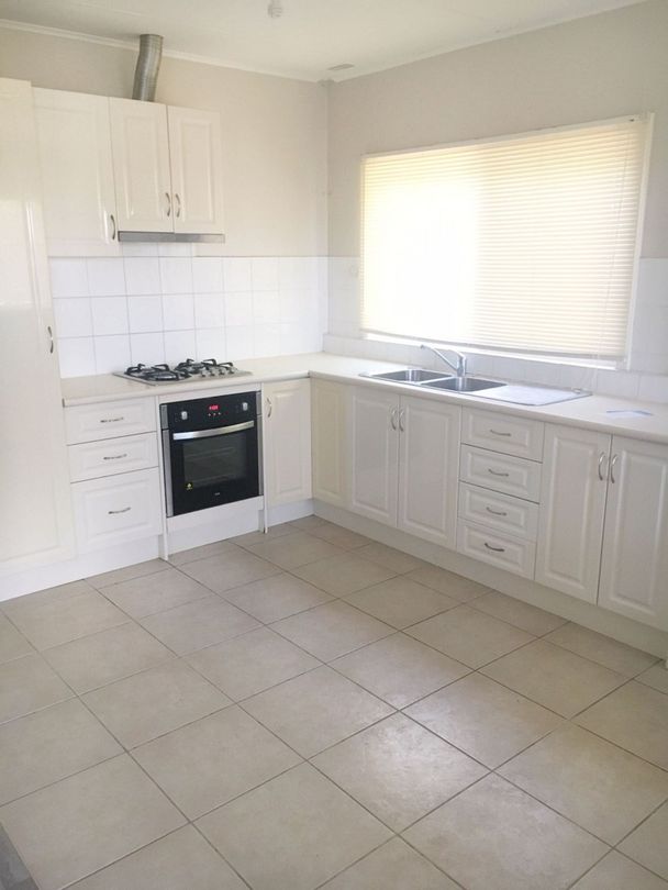 4 bedrooms House in 4 Queen Parade WANNANUP WA, 6210