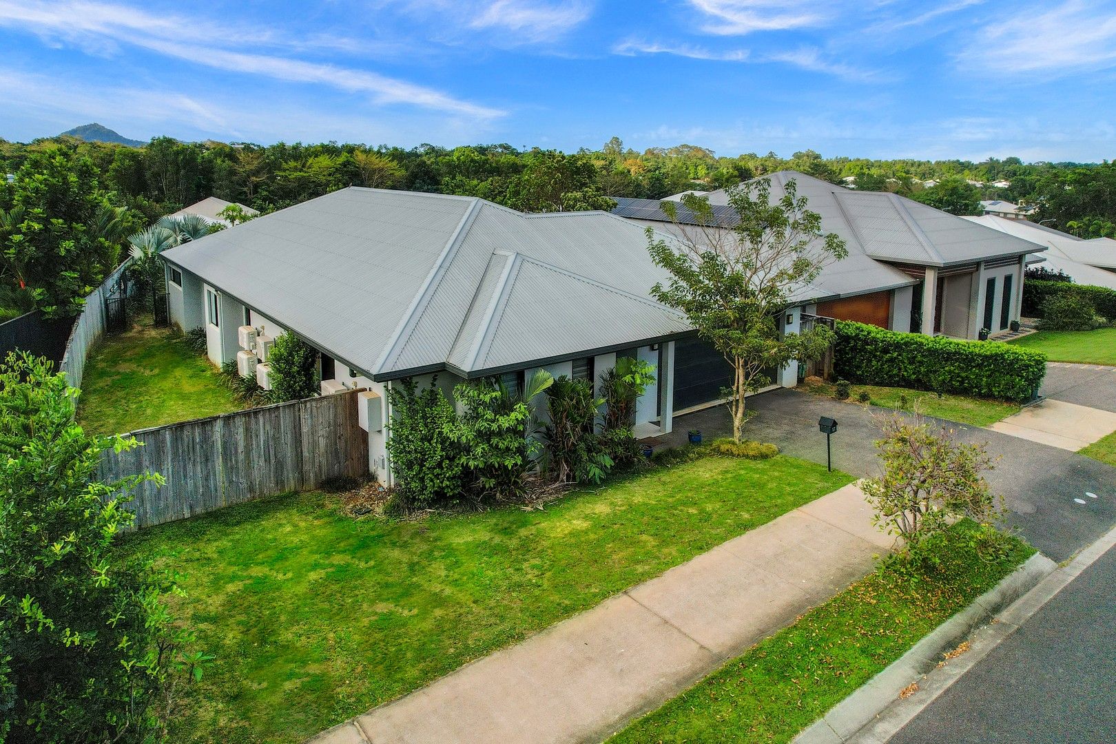 4 bedrooms House in 17 Whipbird Drive SMITHFIELD QLD, 4878