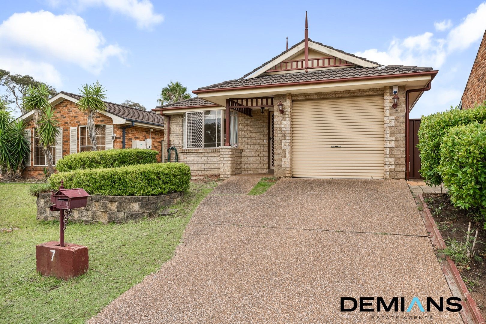 3 bedrooms House in 7 Tocal Court WATTLE GROVE NSW, 2173