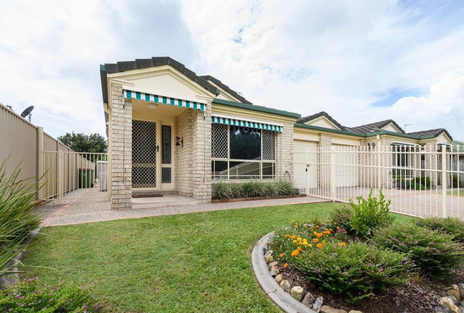 3 bedrooms Semi-Detached in 1/37 Brown Street LABRADOR QLD, 4215