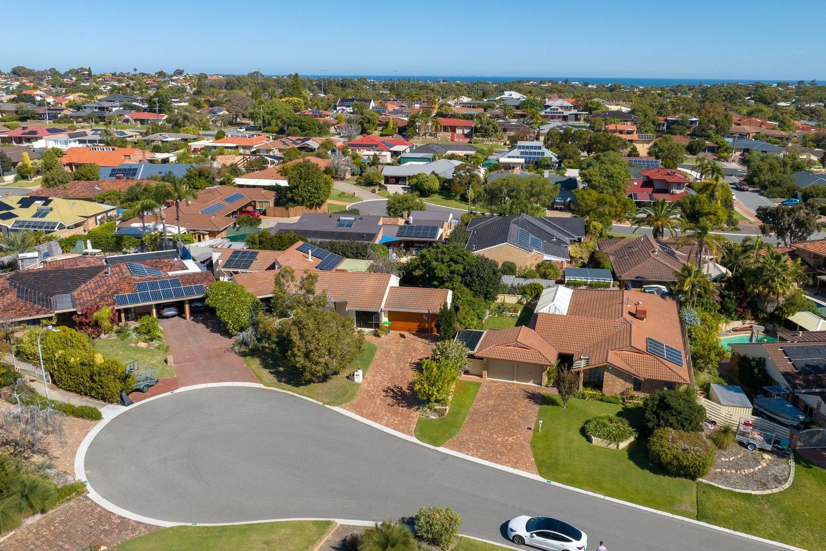 5 bedrooms House in 6 MacMillan Rise DUNCRAIG WA, 6023