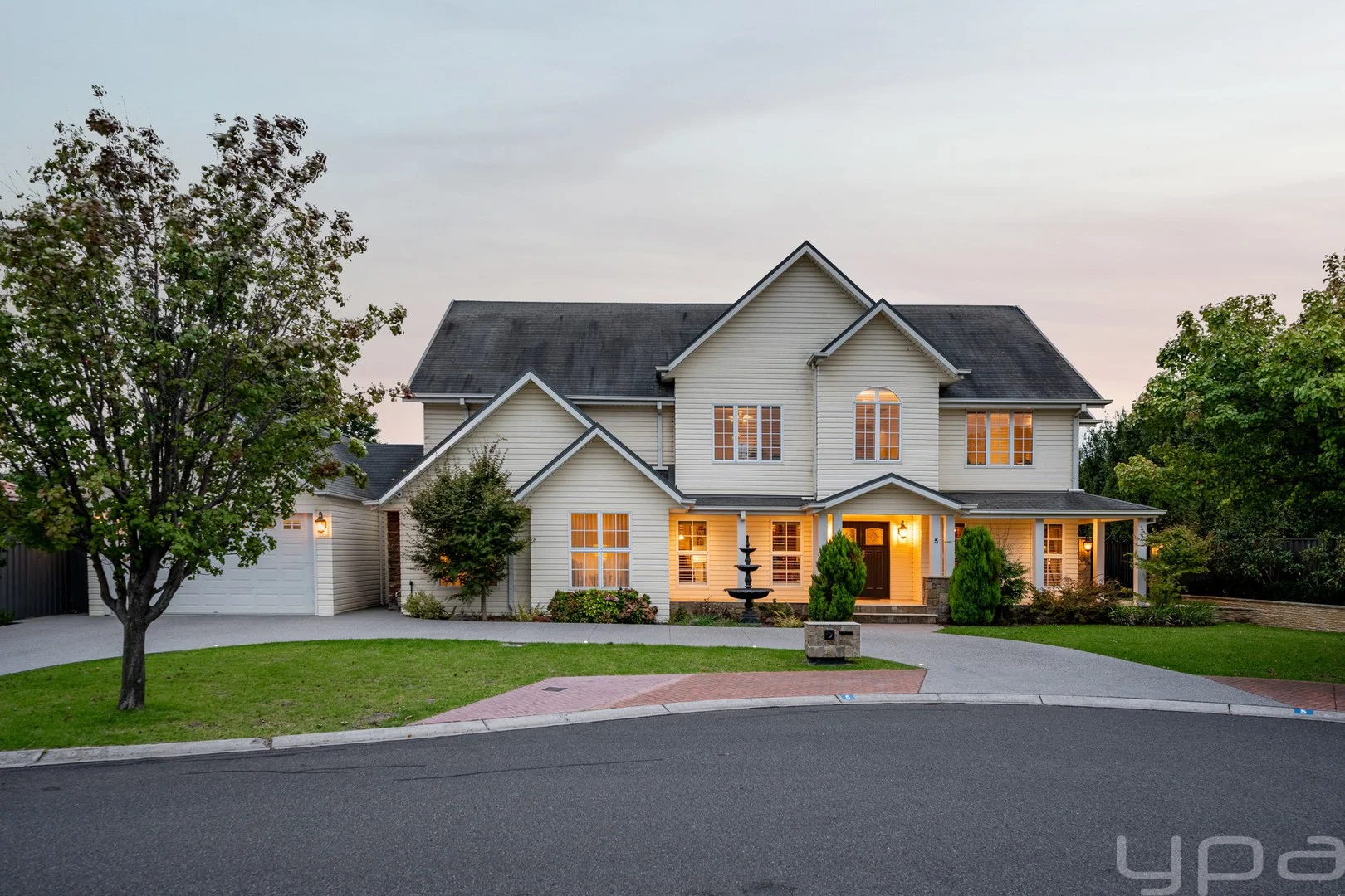 5 Dartmouth Court, Manor Lakes VIC 3024