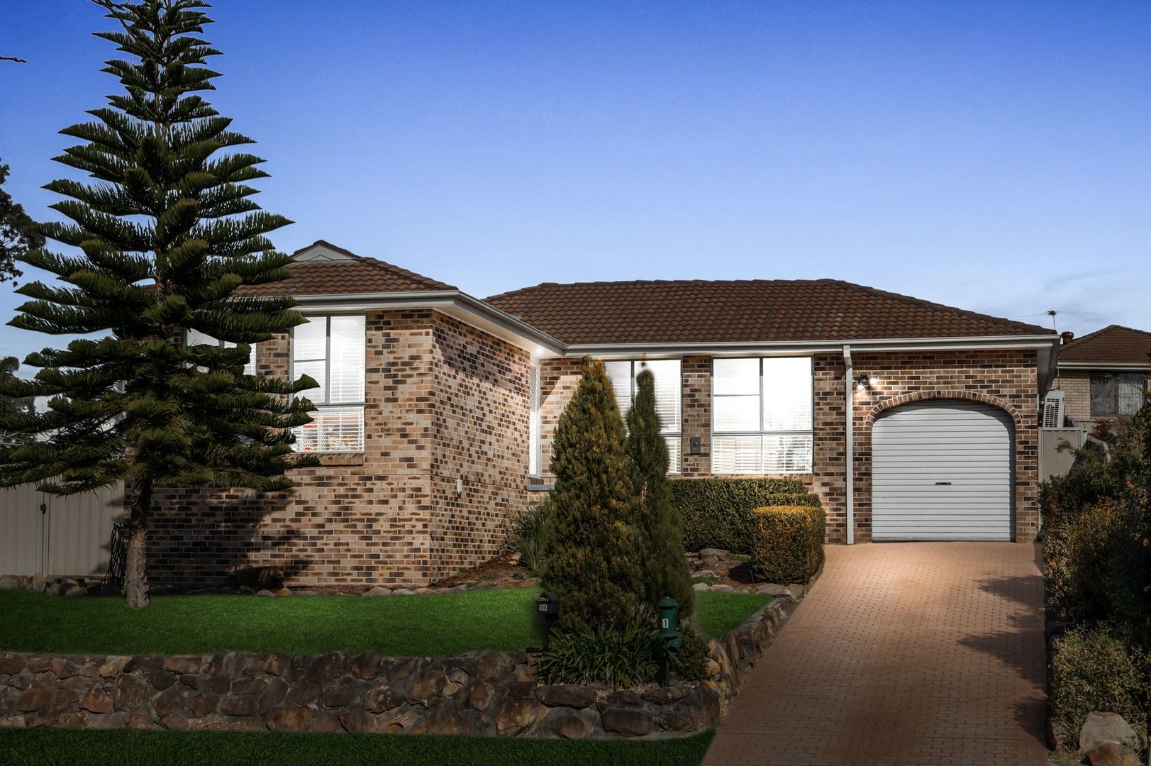 1 & 1a Danube Crescent, Kearns NSW 2558, Image 0