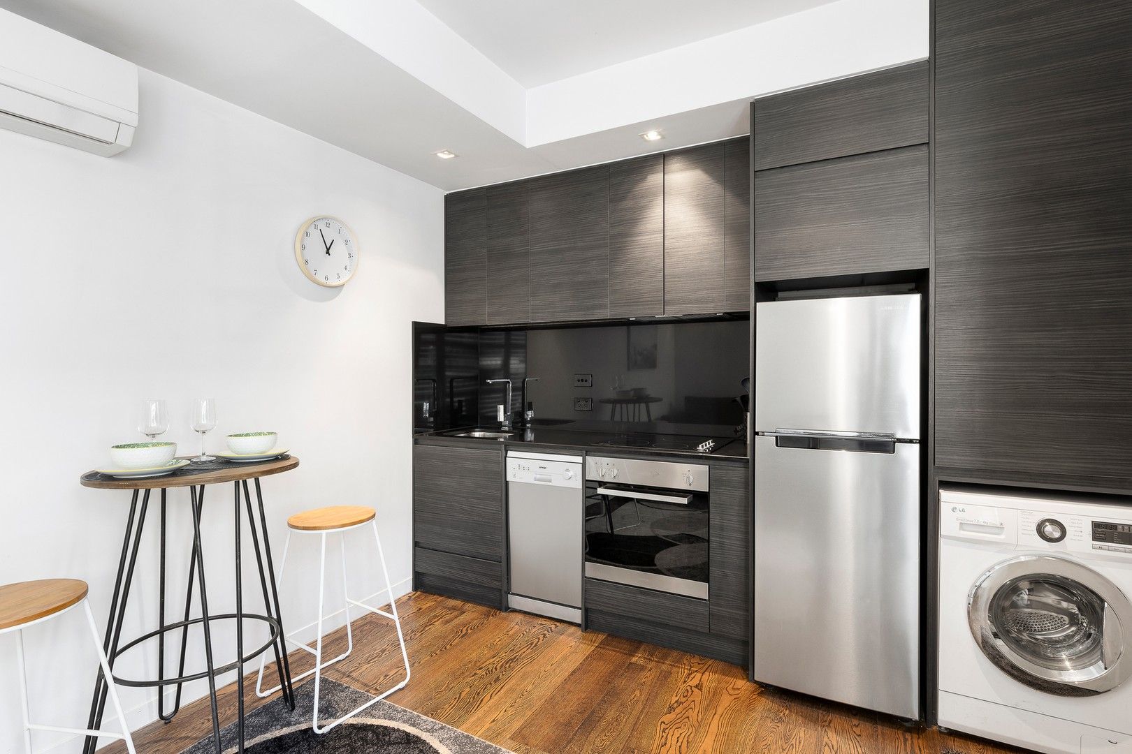 1 bedrooms Apartment / Unit / Flat in 1/33 Johnston Street PORT MELBOURNE VIC, 3207