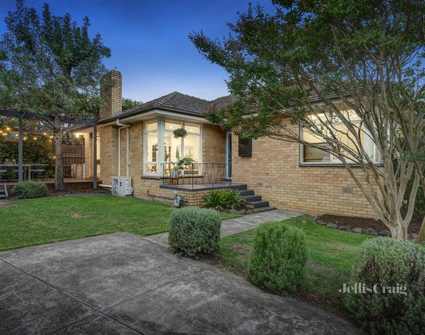 17 Dickson Crescent, Ringwood North VIC 3134