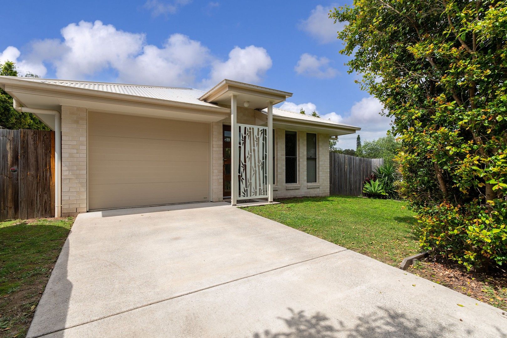 2/1 Gardenia Court, Southside QLD 4570, Image 2