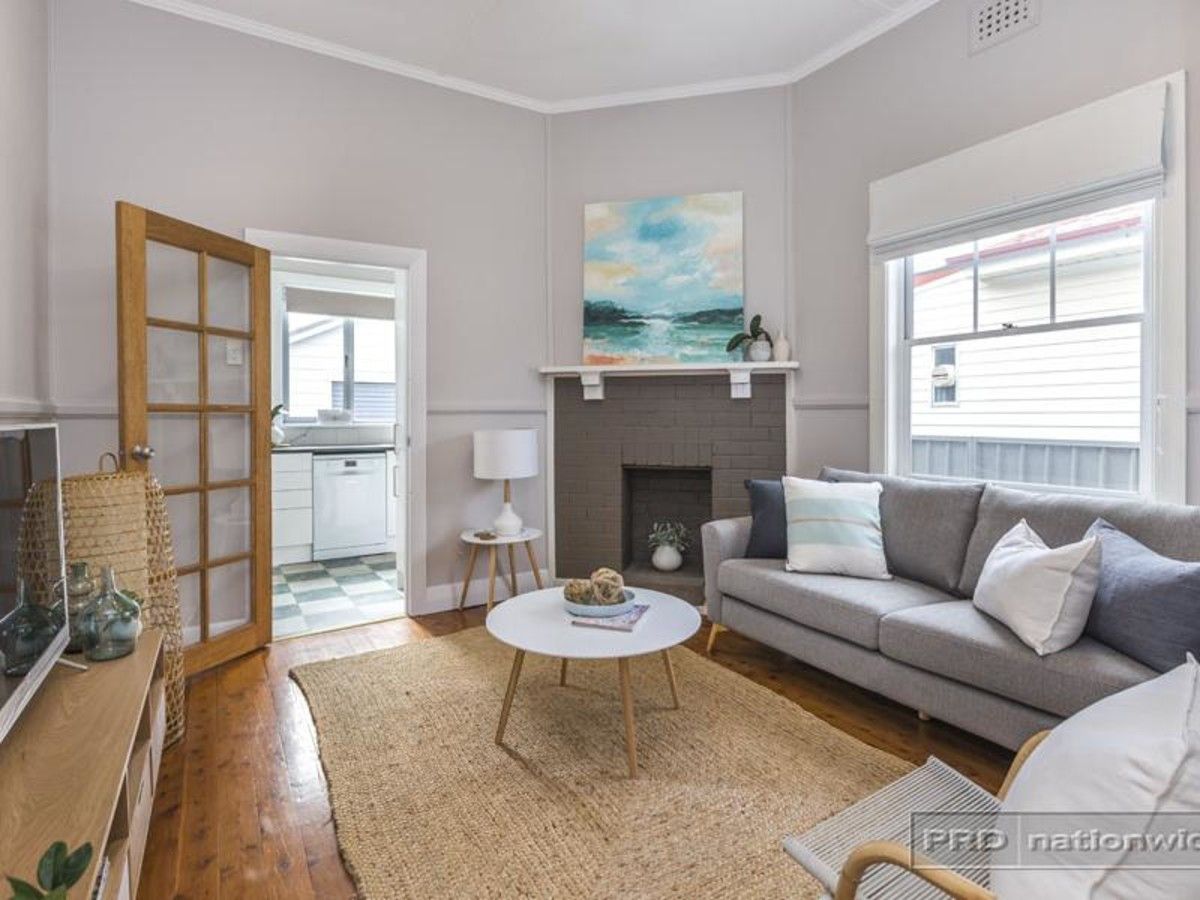 3 bedrooms House in 4 Macquarie Street MAYFIELD NSW, 2304