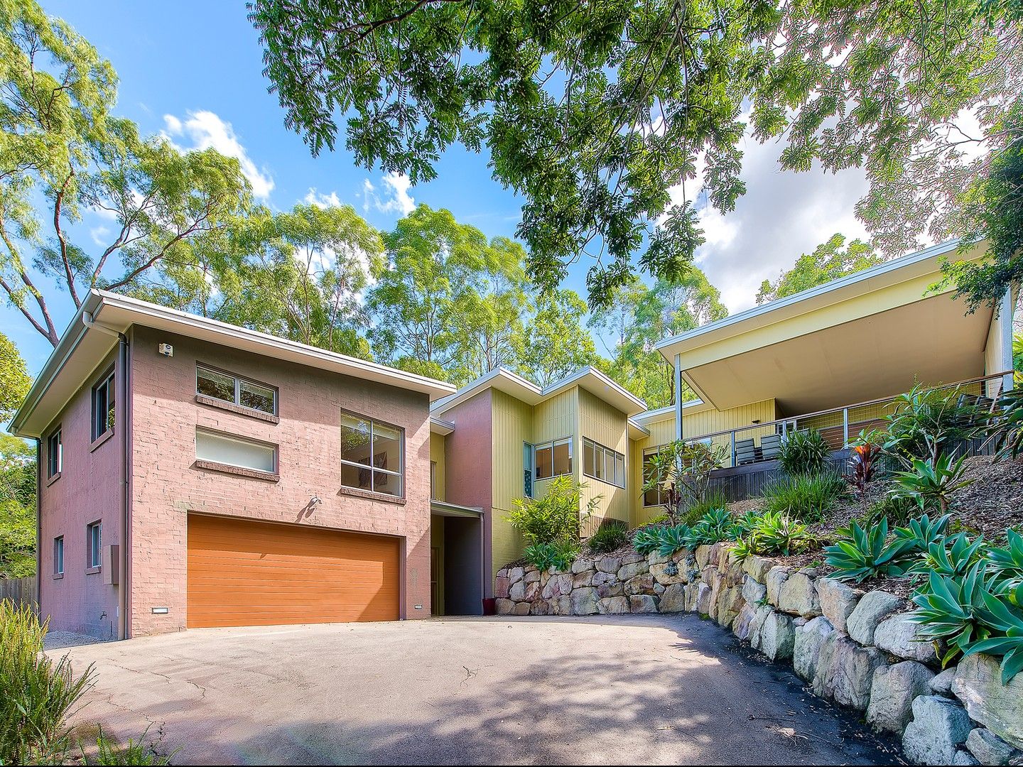 4 bedrooms House in 7 Sun Place CHAPEL HILL QLD, 4069