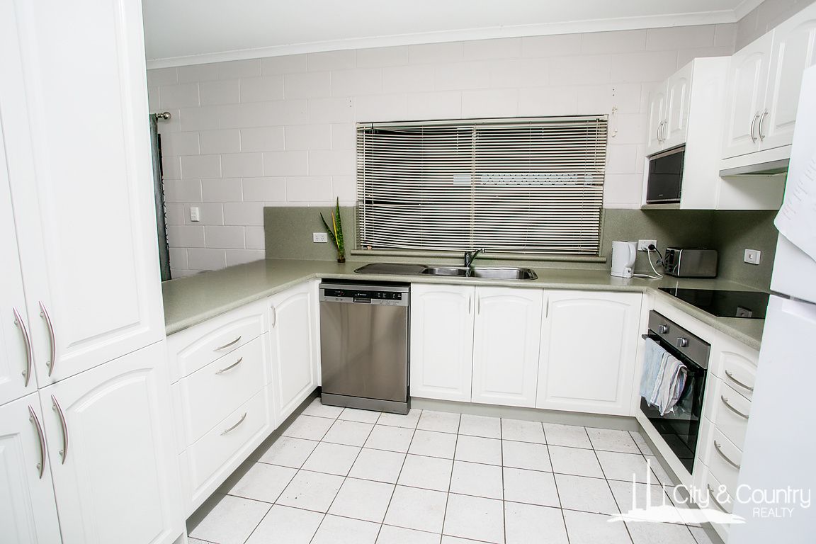 4 bedrooms House in 23 Emmalyn Close MOUNT ISA QLD, 4825