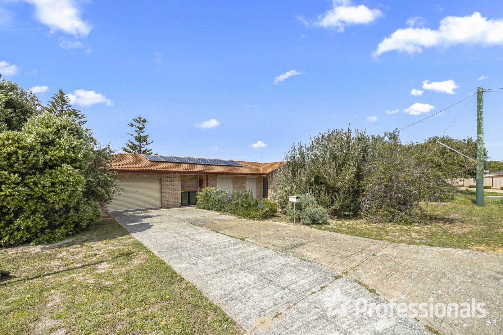 3 bedrooms House in 14 Newquay Close YANCHEP WA, 6035
