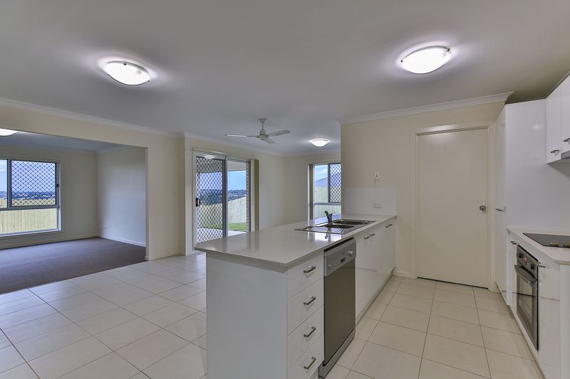 17 Cassidy Terrace, Mount Kynoch QLD 4350, Image 2