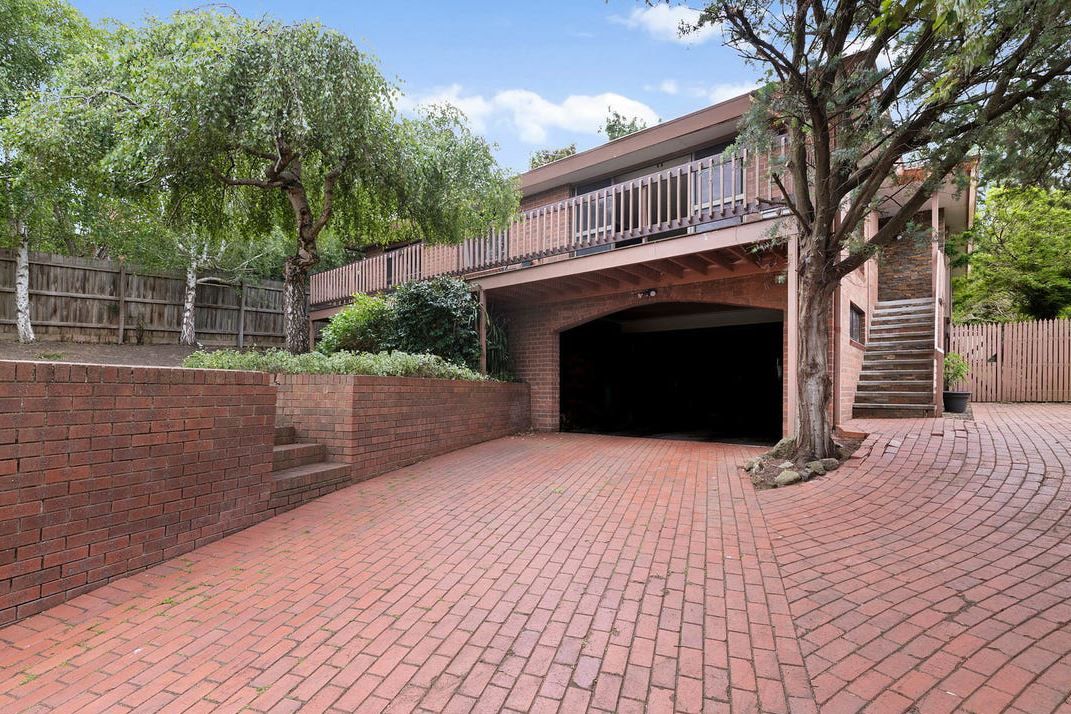 4 bedrooms House in 24 Shute Avenue BERWICK VIC, 3806