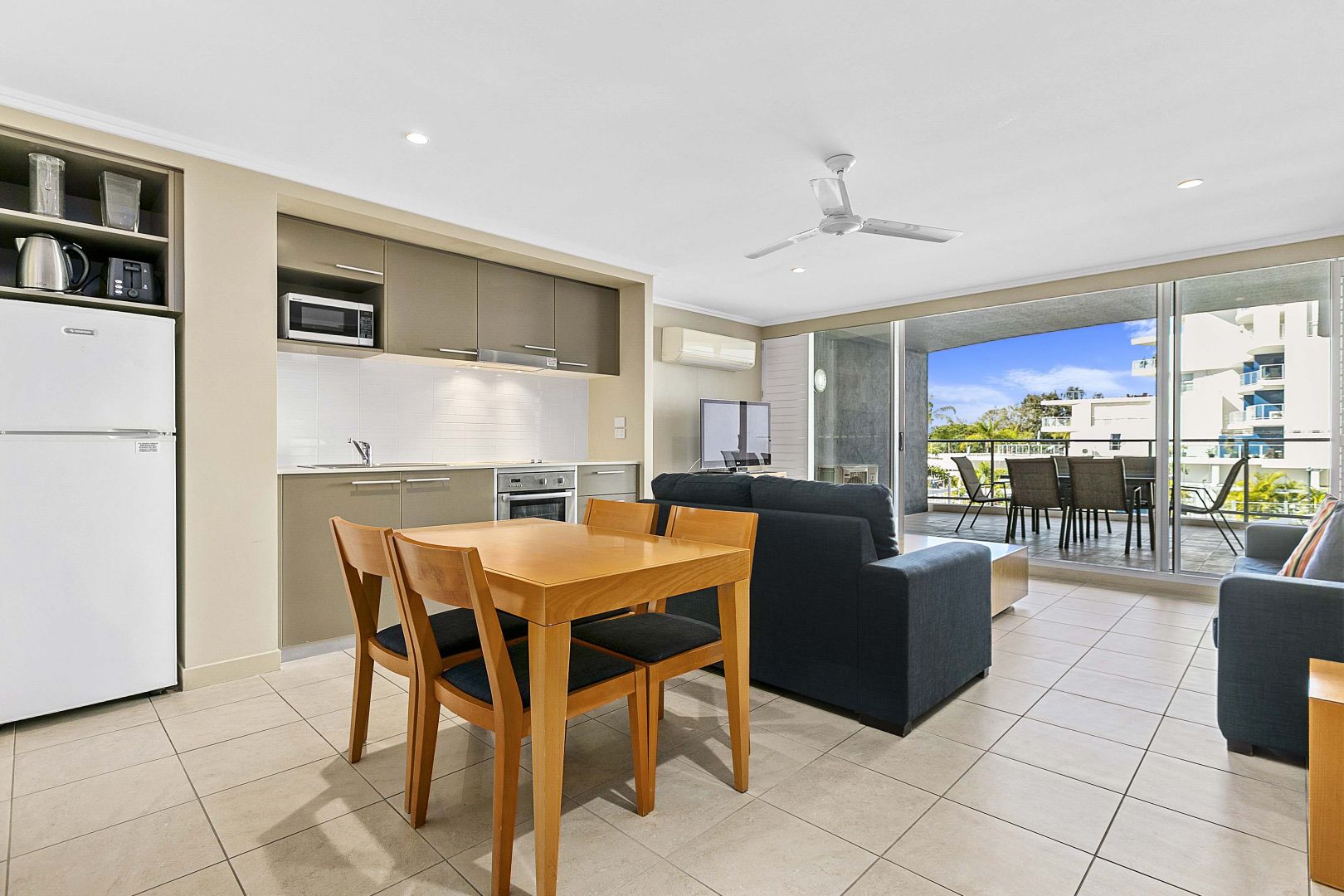 117/569 Charlton Esplanade, Urangan QLD 4655, Image 2