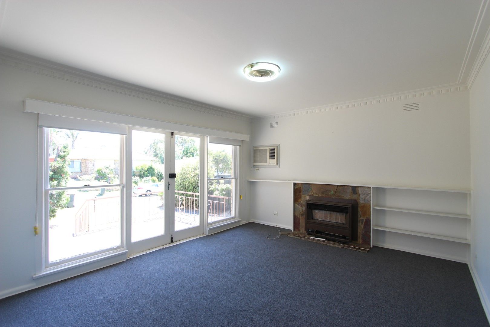 3 bedrooms House in 12 Boyanna Road GLEN WAVERLEY VIC, 3150