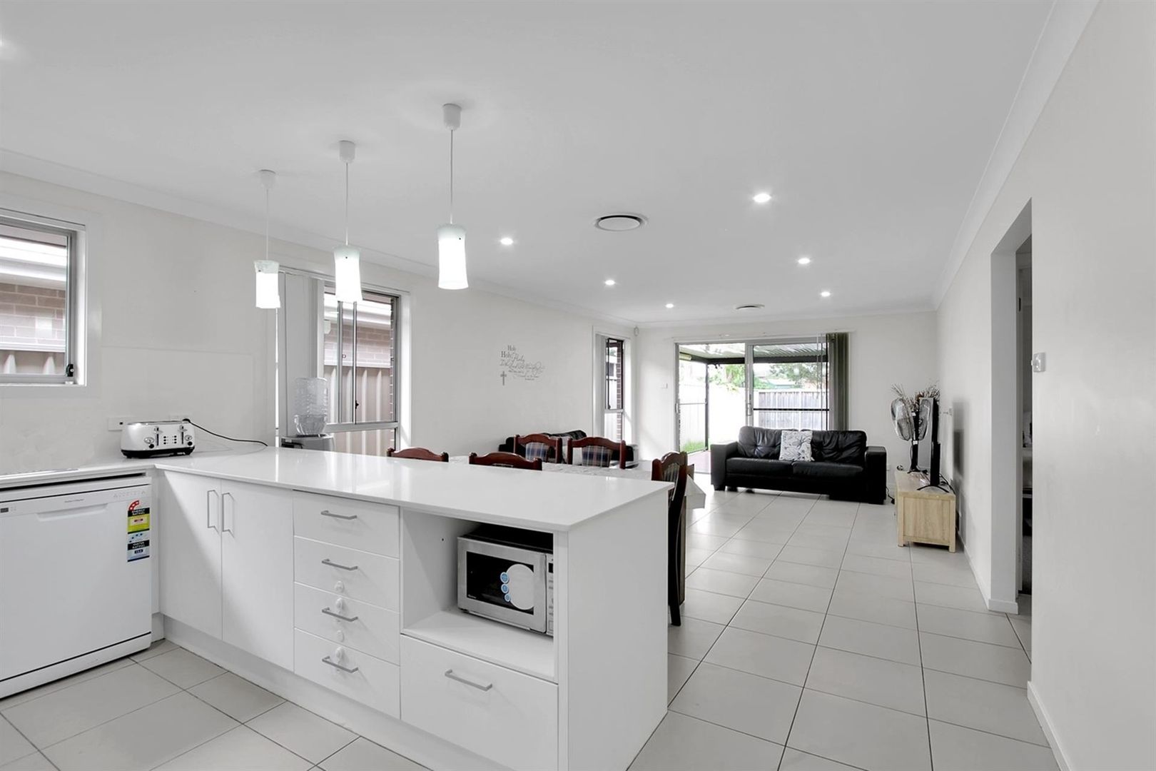 6 Aston Close, Hoxton Park NSW 2171, Image 2