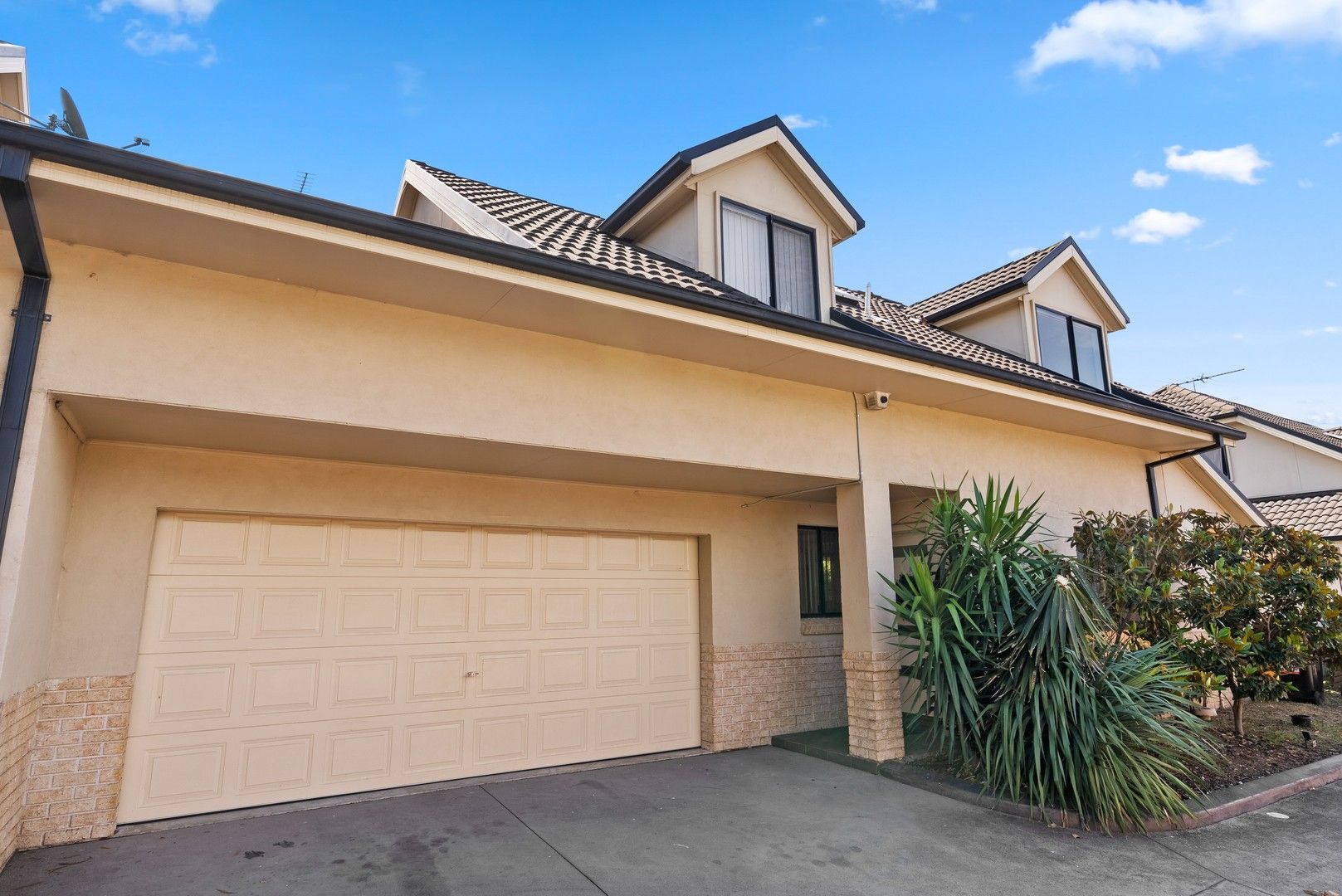 3 bedrooms Townhouse in 3/156 Canberra Street ST MARYS NSW, 2760