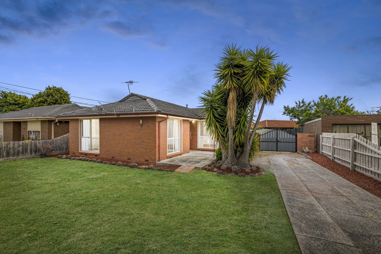 3 bedrooms House in 29 Leonard Close CLARINDA VIC, 3169