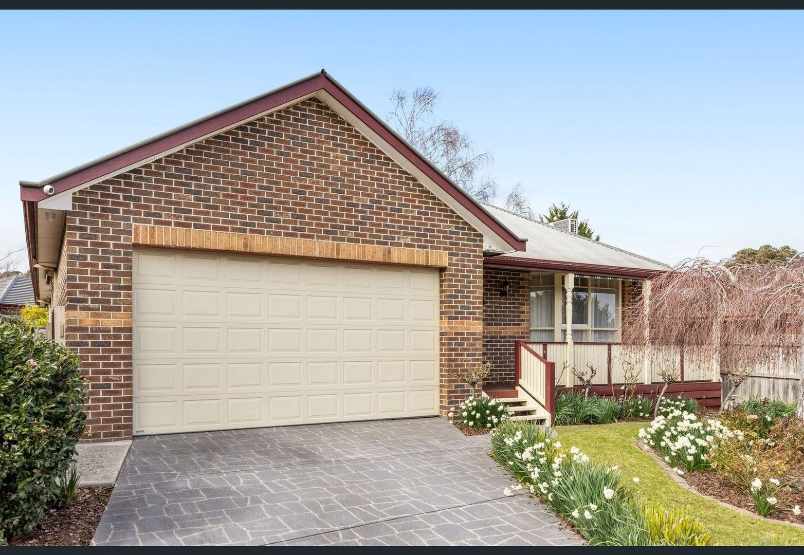 4 bedrooms House in 17 Bertrand Close BERWICK VIC, 3806