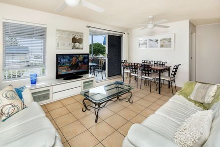 Unit 5 'Estoril' 38 McIlwraith Street, MOFFAT BEACH QLD 4551, Image 1