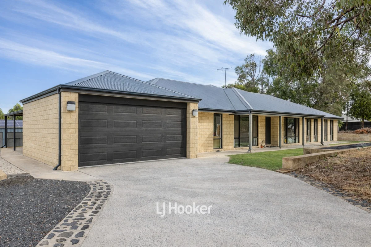 6 Weller Loop, Leschenault WA 6233