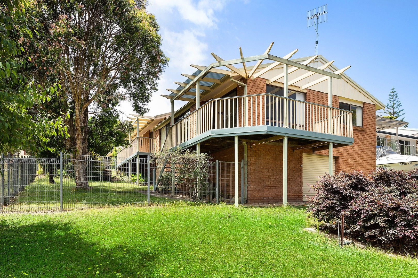 3 bedrooms House in 54 Ocean Avenue SURF BEACH NSW, 2536