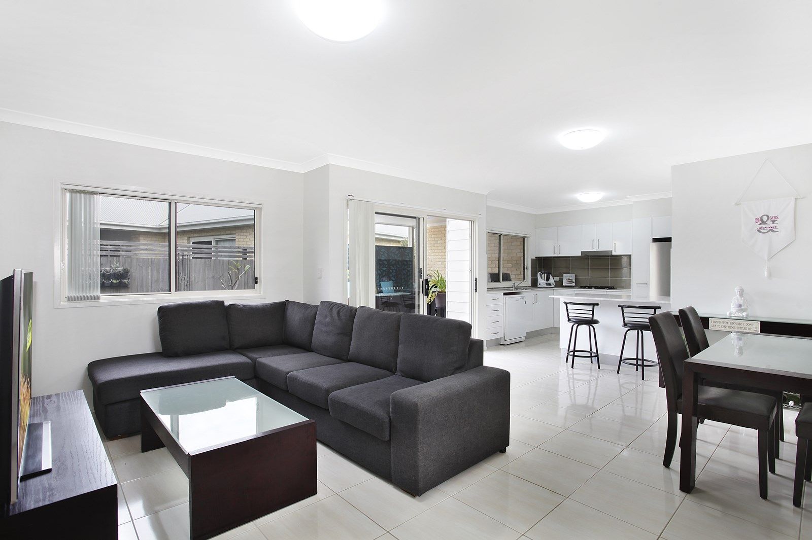 8/76 Essex Street, Berkeley NSW 2506, Image 1