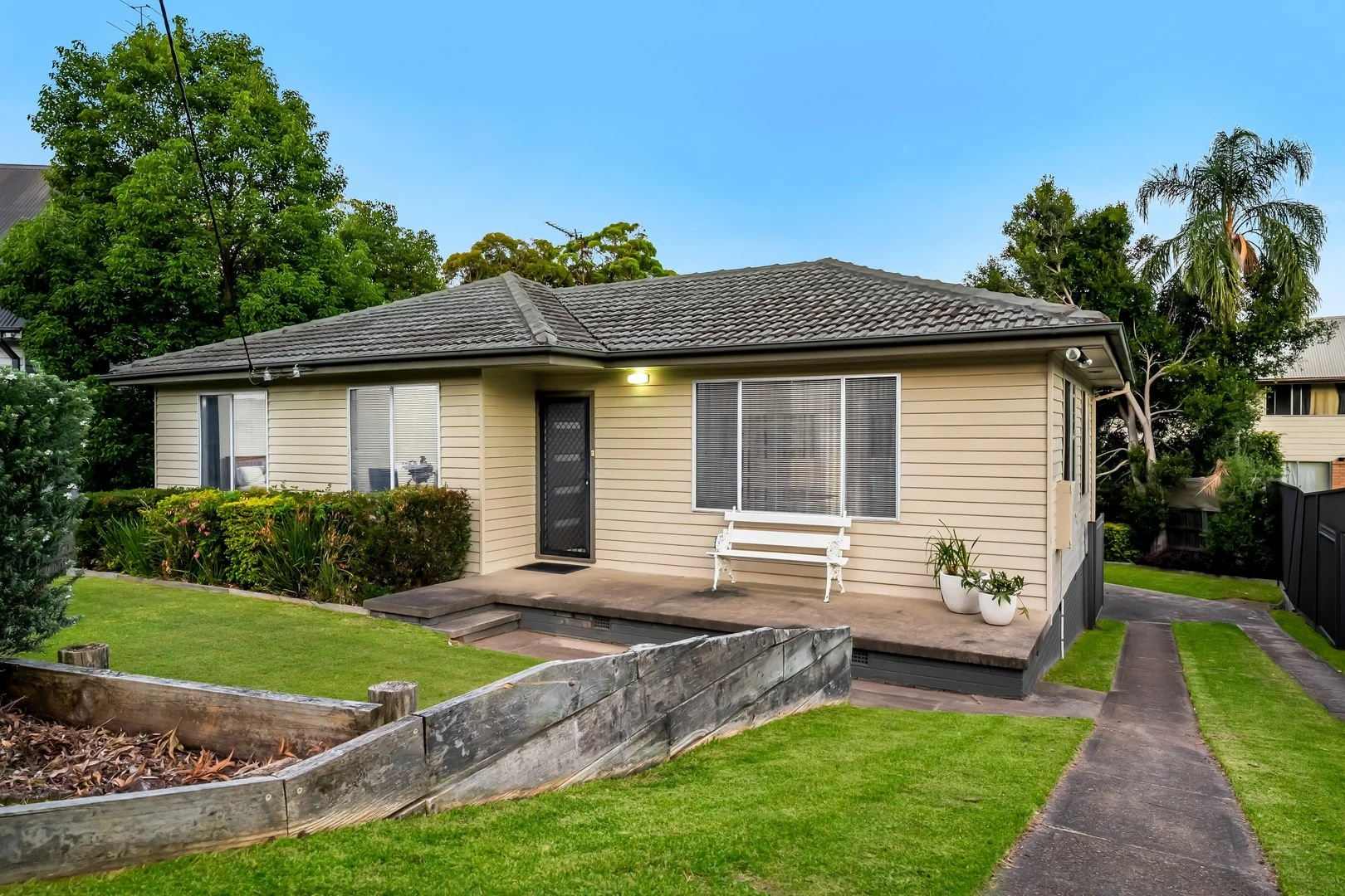 18 Kananook Crescent, Belmont North NSW 2280