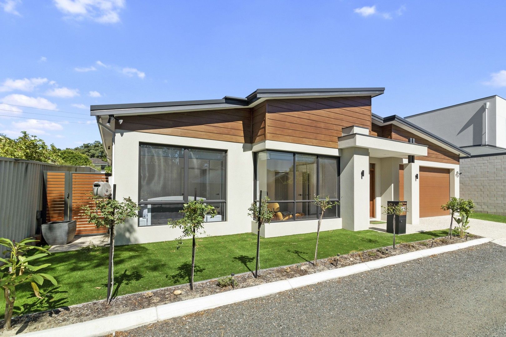 3 bedrooms House in 8 Kennedia Lane MOUNT CLAREMONT WA, 6010