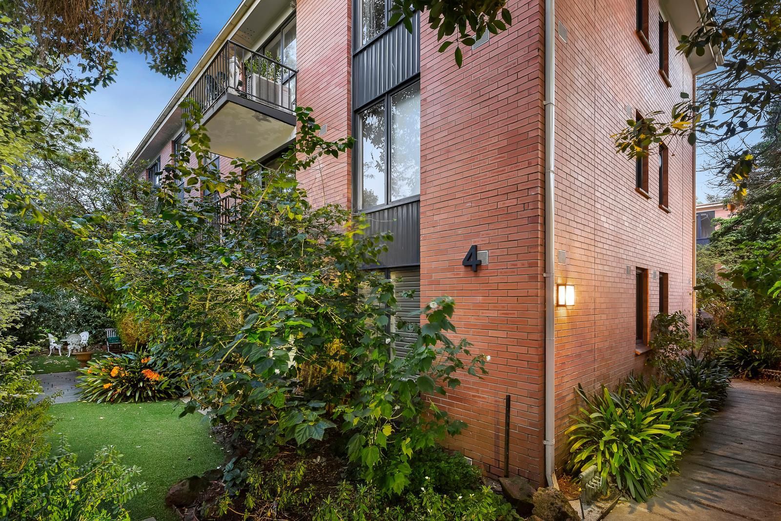 3 bedrooms Apartment / Unit / Flat in 5/4 Glyndebourne Avenue TOORAK VIC, 3142