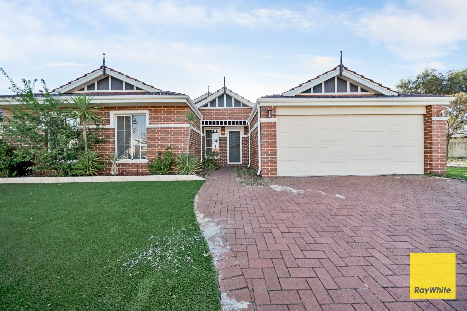 4 bedrooms House in 46 Simmonds Pass ELLENBROOK WA, 6069