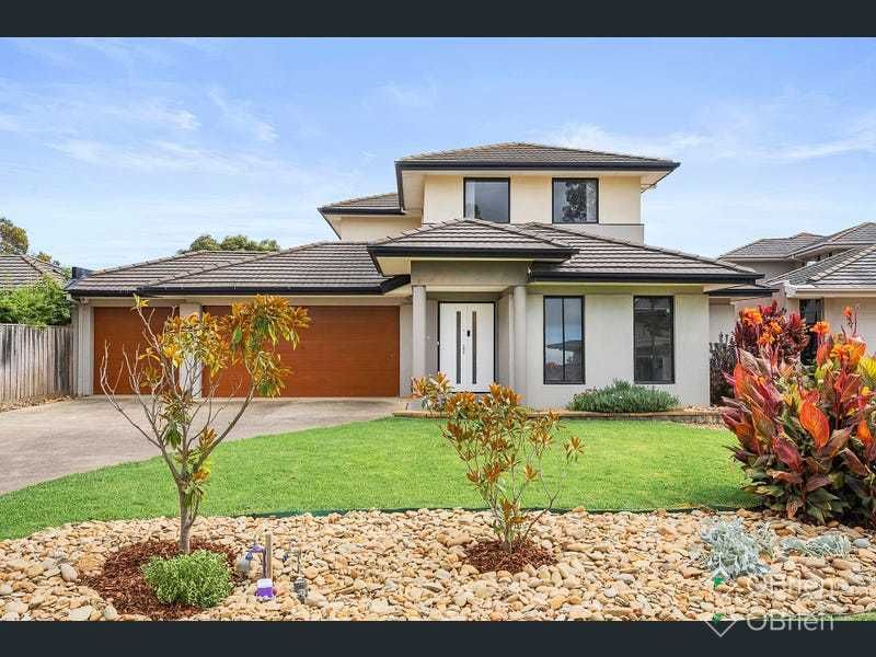 4 bedrooms House in 4 Melba Court SANDHURST VIC, 3977