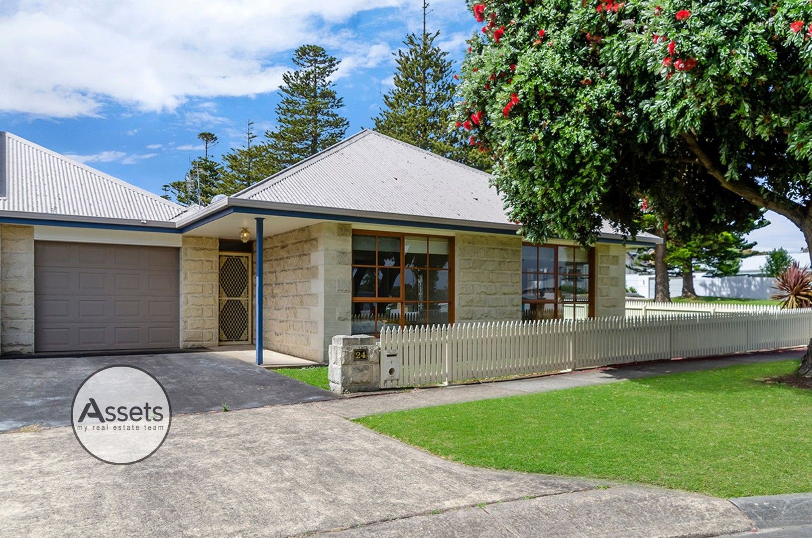 2 bedrooms Townhouse in 24 Glenelg Street PORTLAND VIC, 3305