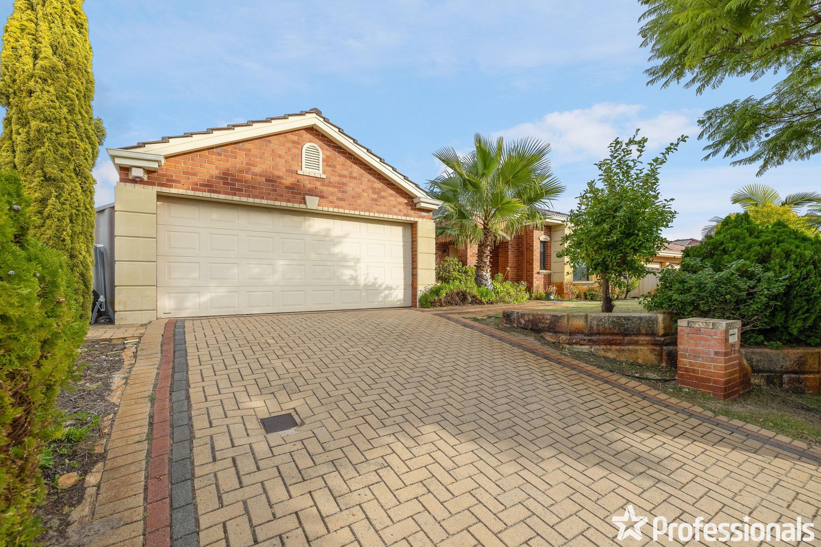 75 Waratah Boulevard, Canning Val Property History & Address Research
