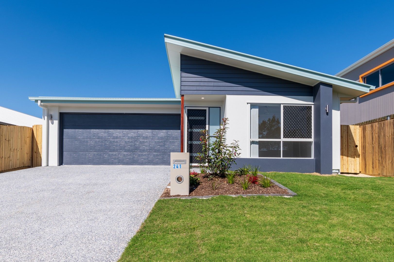 4 bedrooms House in 241 Tallagandra Road HOLMVIEW QLD, 4207