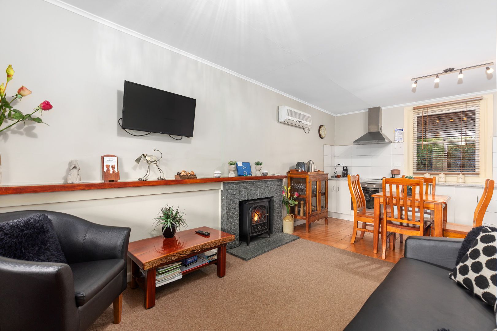 39 Clarke Street, Penola SA 5277, Image 2