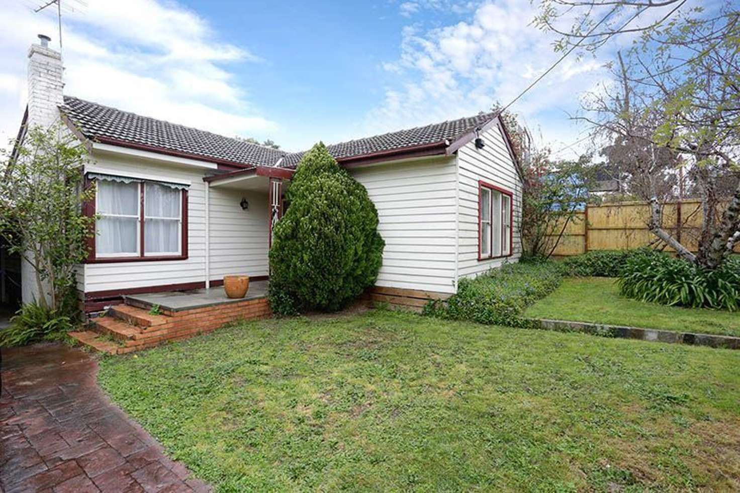 3 bedrooms House in 10 Hillview Avenue MOUNT WAVERLEY VIC, 3149