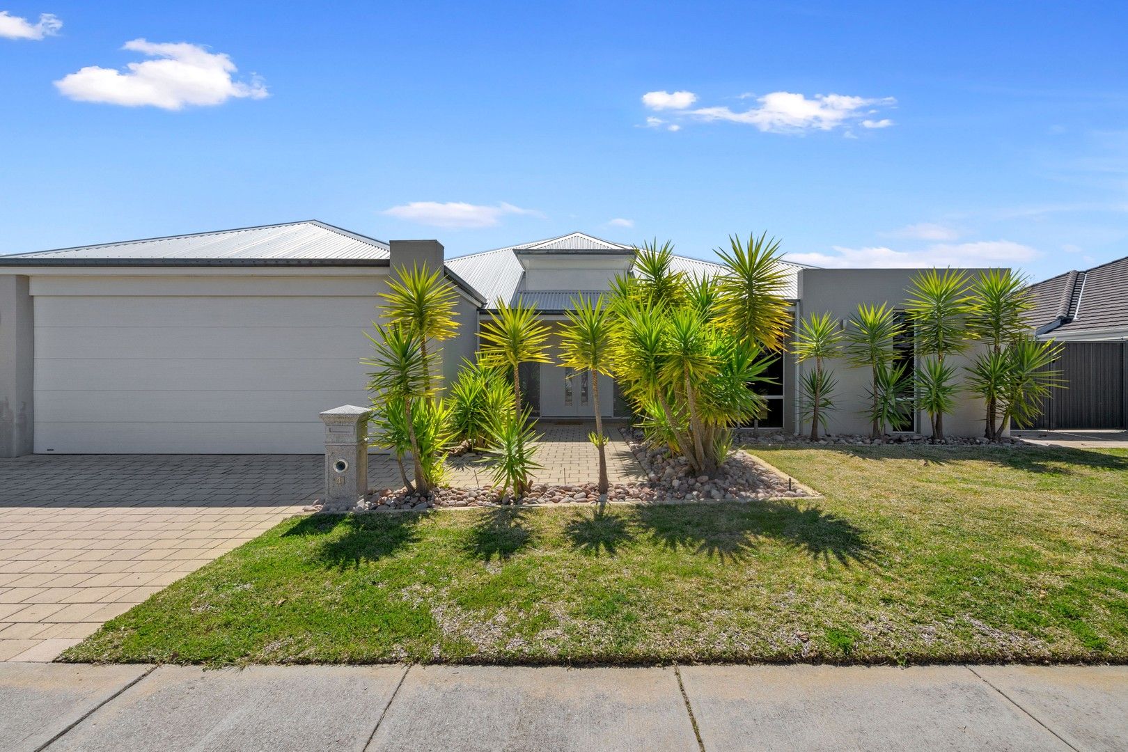 4 bedrooms House in 41 Beechwood Circle AVELEY WA, 6069