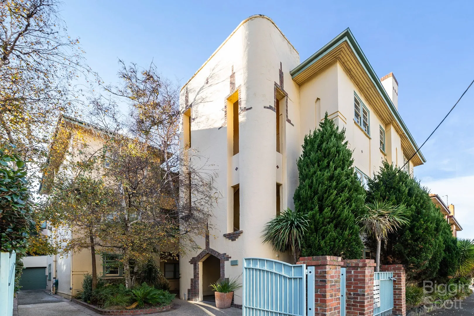 DELIGHTFUL 1 BED PLUS STUDY DECO APARTMENT, St Kilda