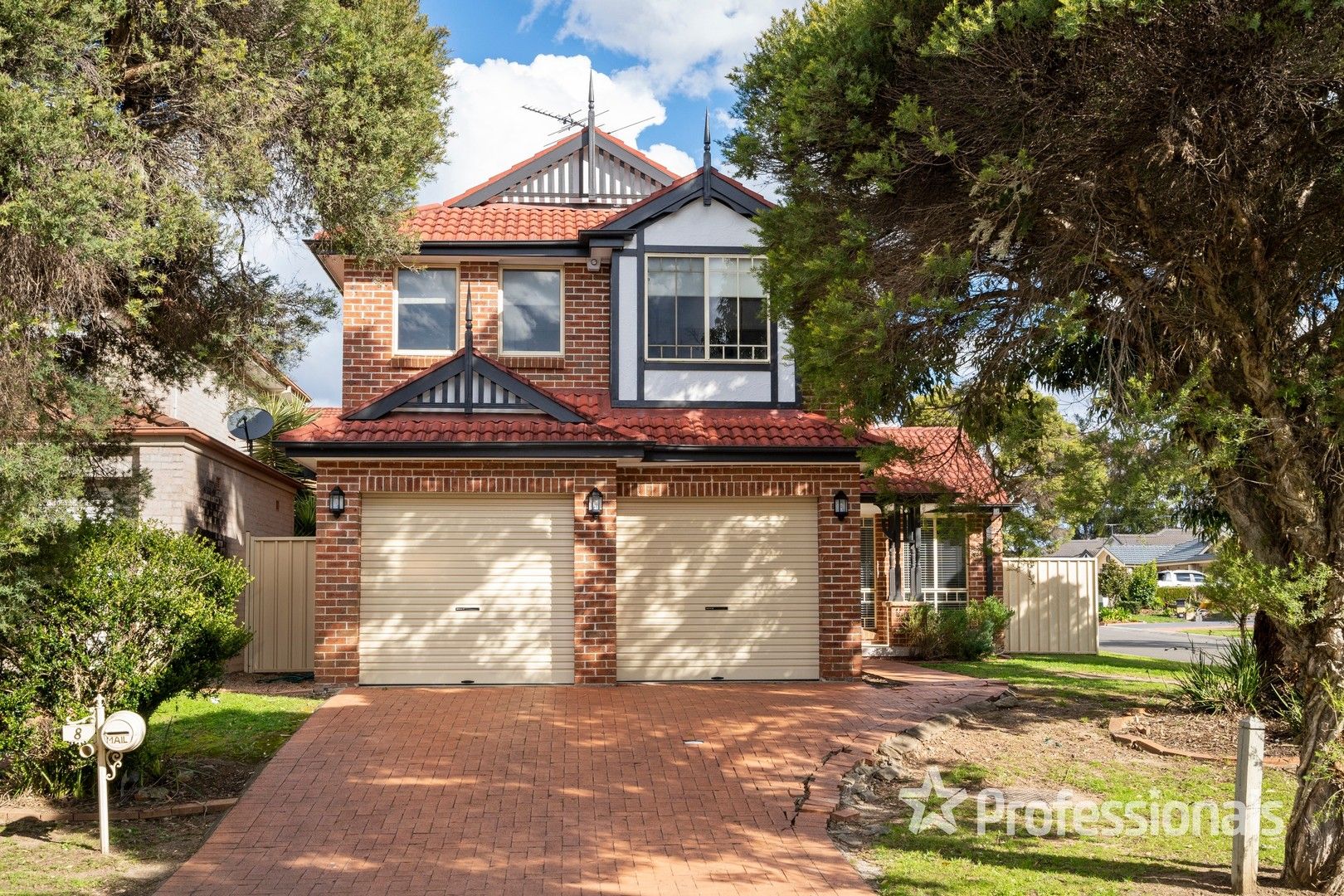 4 bedrooms House in 8 Magnolia Close CASULA NSW, 2170