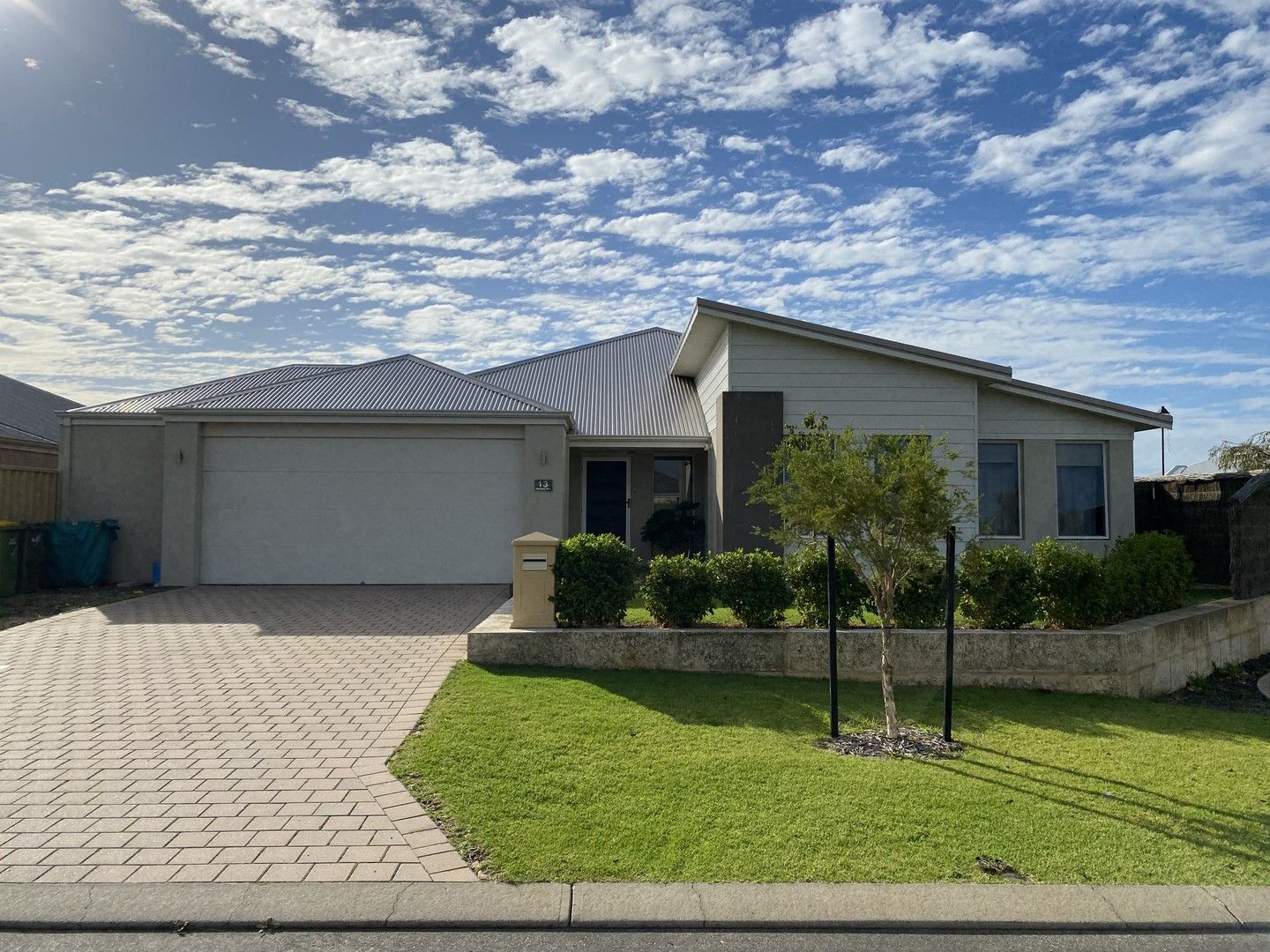 4 bedrooms House in 13 Massena Way YALYALUP WA, 6280