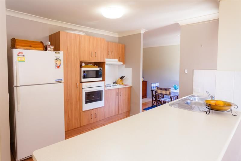 1/7 Dauphin Crescent, Merrimac QLD 4226, Image 2