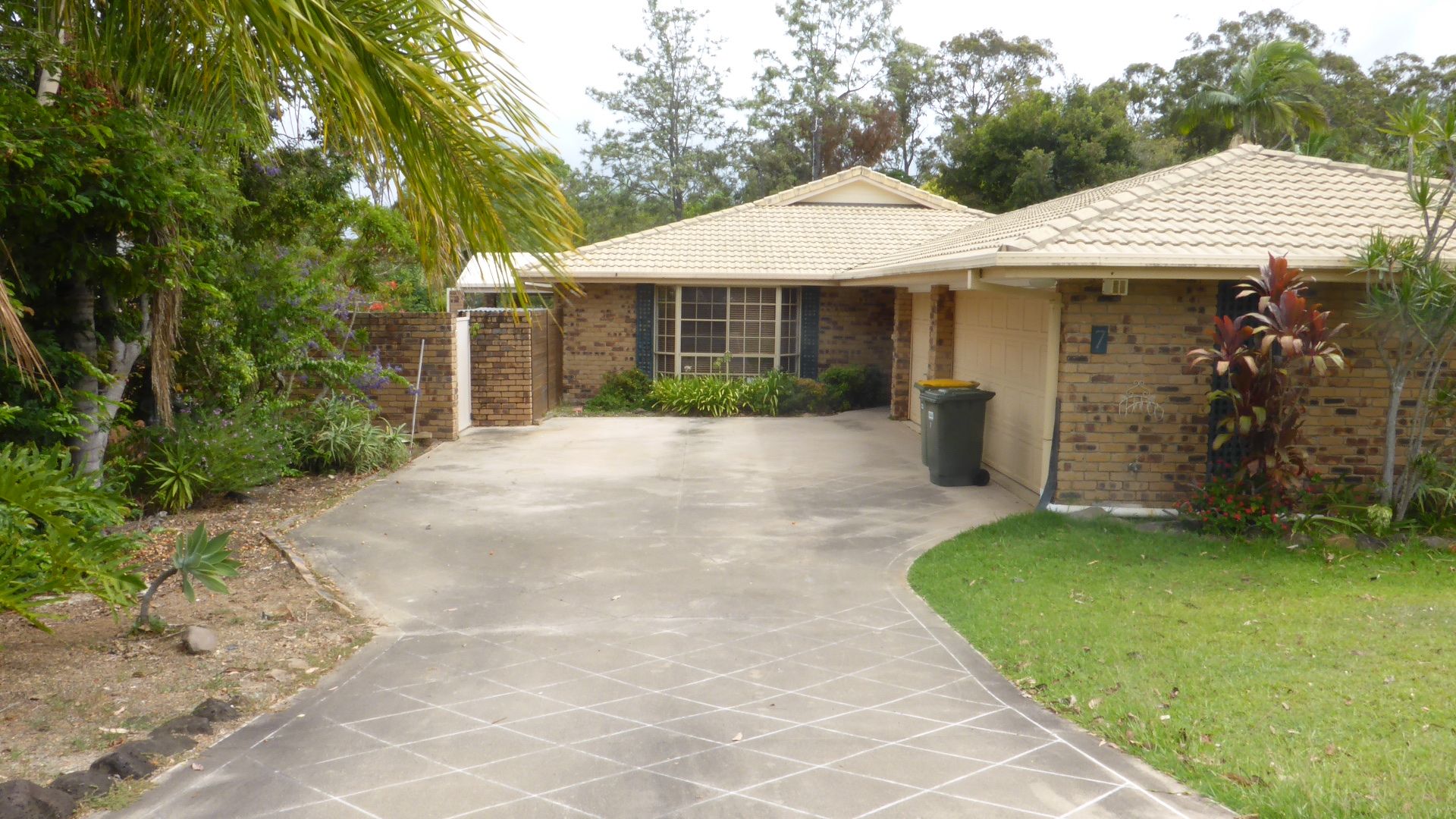 7 Beauty Point Drive, Robina QLD 4226, Image 2