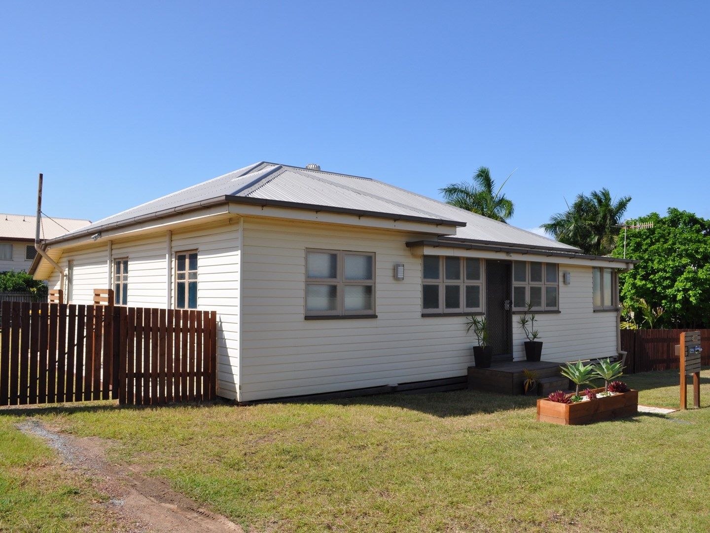 3 bedrooms House in 8 Pier Street GLADSTONE CENTRAL QLD, 4680