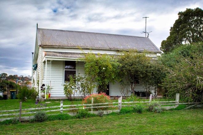 Picture of 35 Napier Street, BLACK HILL VIC 3350