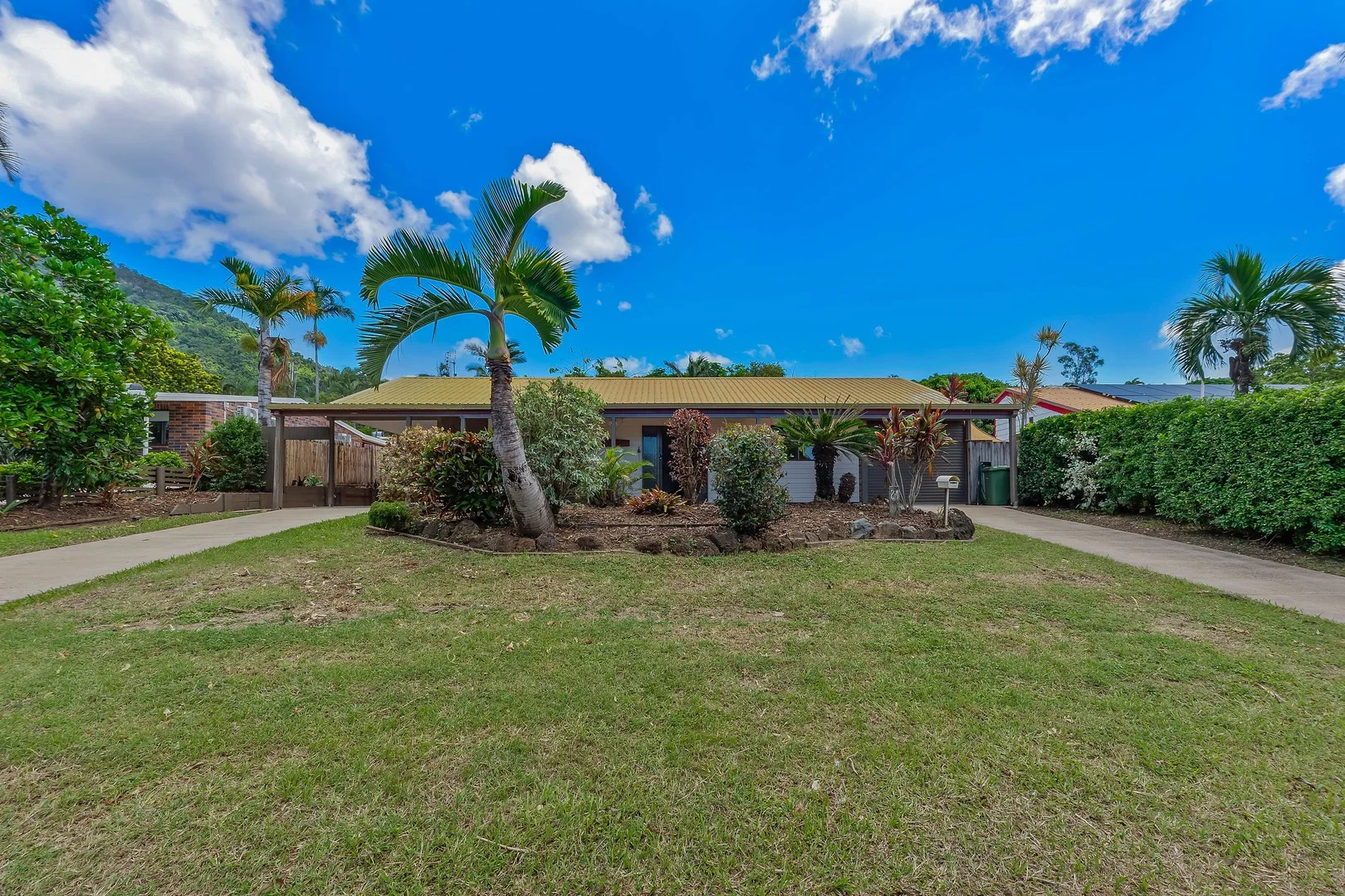 24 Tropic Road, Cannonvale QLD 4802