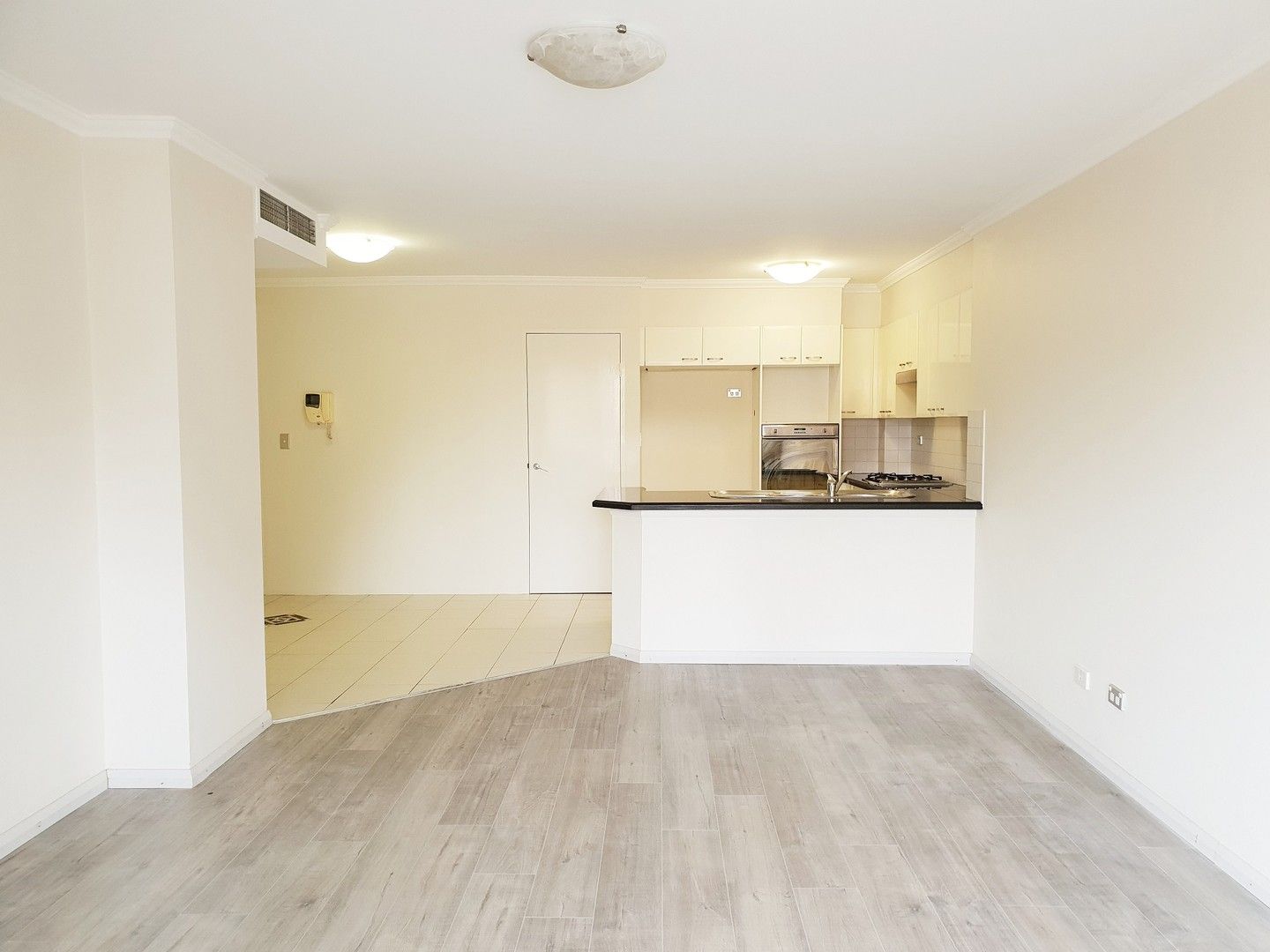 2 bedrooms Apartment / Unit / Flat in 41/323-325 Forest Road HURSTVILLE NSW, 2220