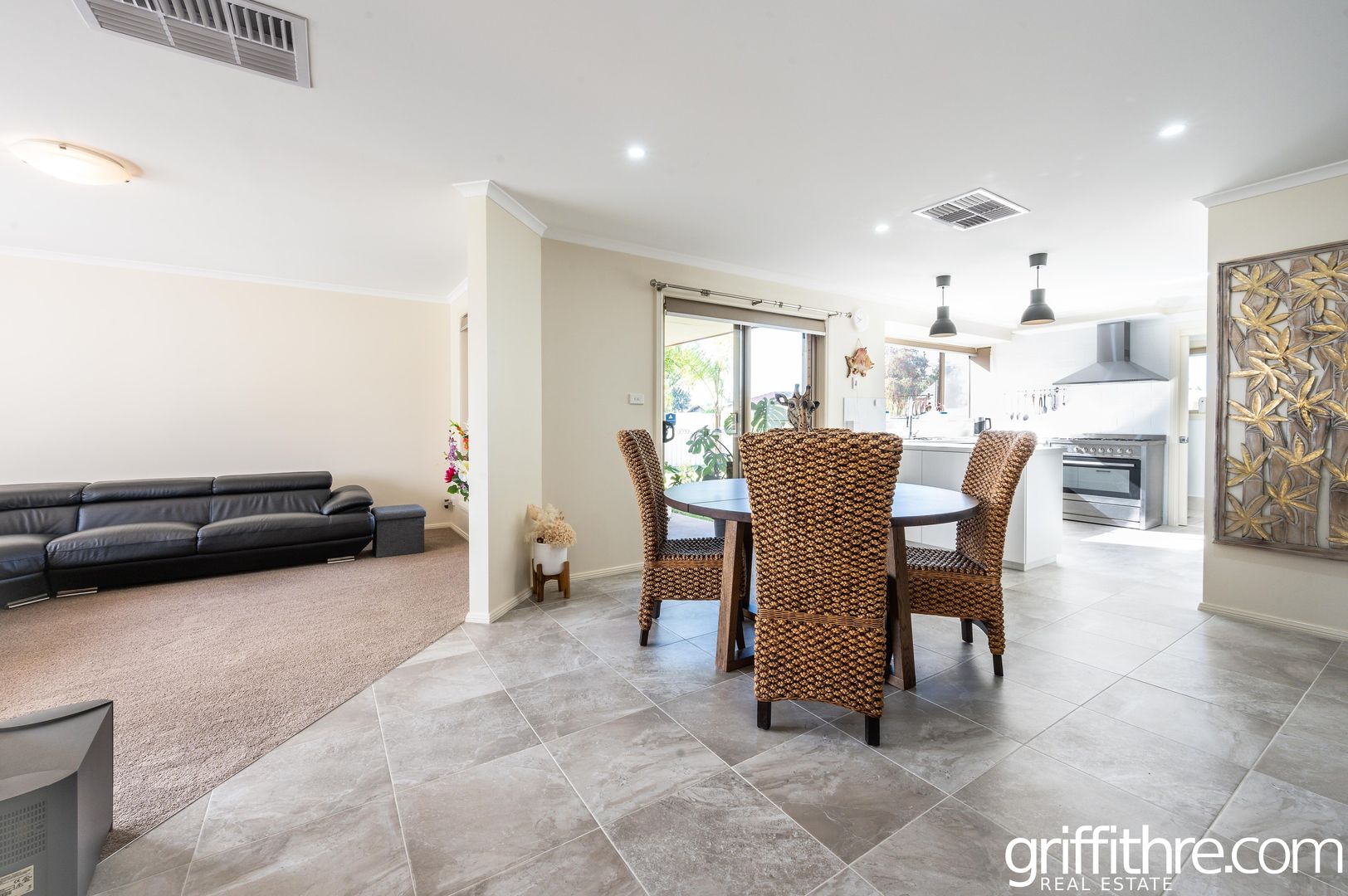 14 Tubbo Crescent, Griffith NSW 2680, Image 2