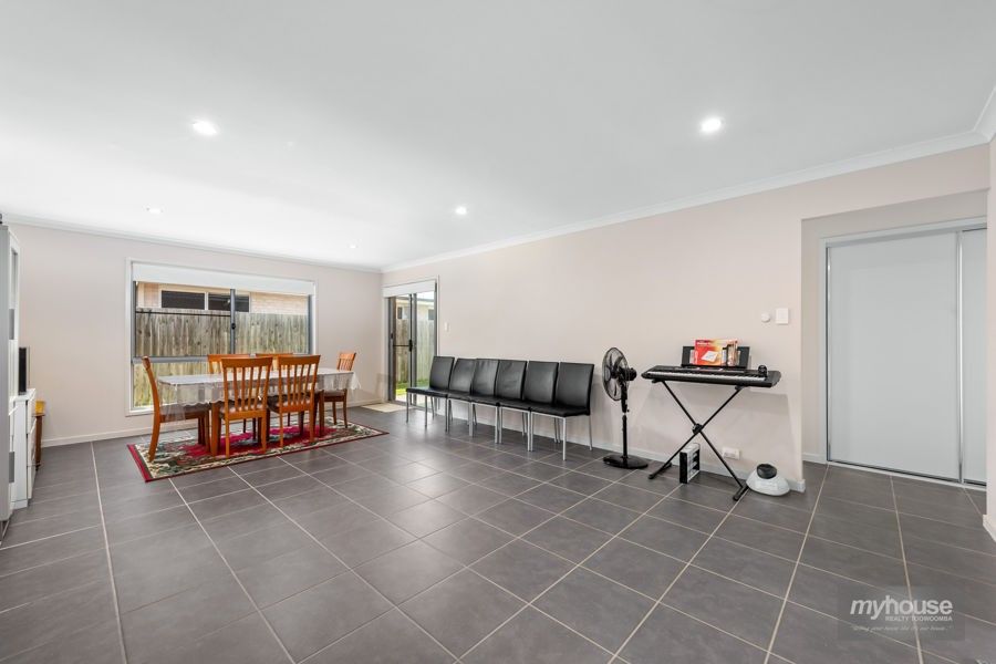 72 Sanctuary Drive, Cranley QLD 4350, Image 2